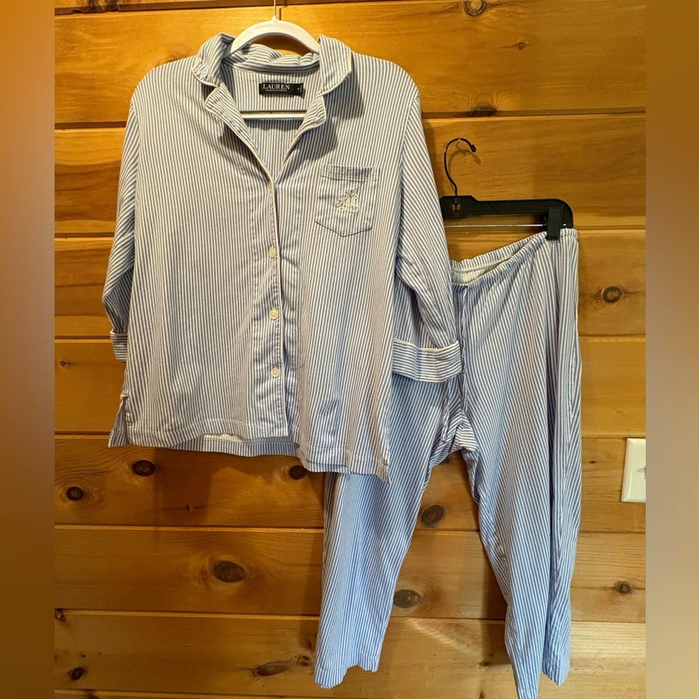 Ralph Lauren Light Blue & White Striped Capri Pajama Set size Medium
